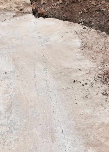 Test the effect of crushing cement pavement.